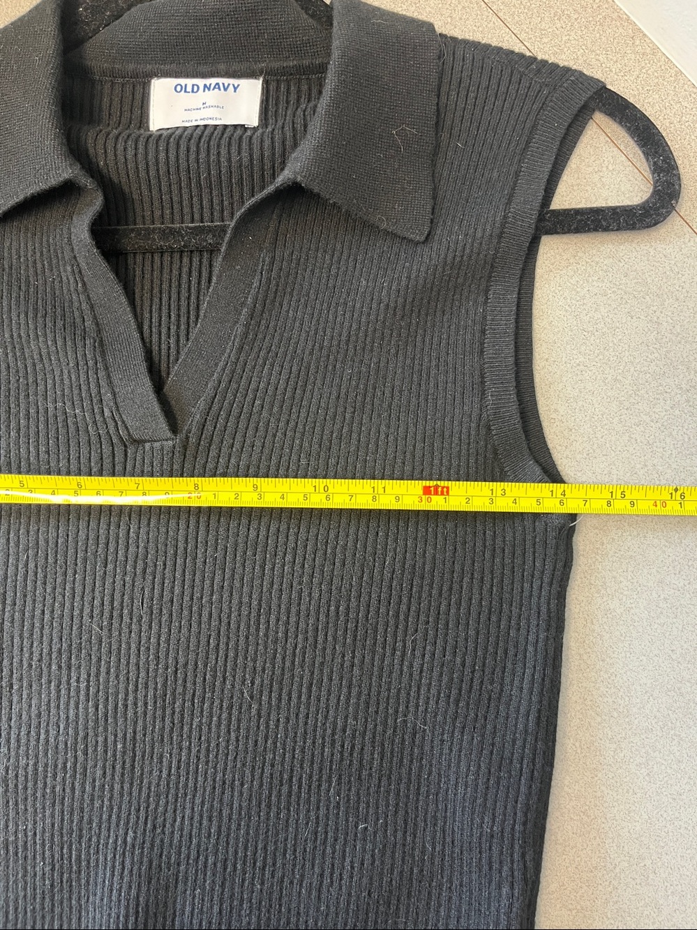 NWT Old Navy Black Ribbed Sleeveless Polo Crop Tank Sweater Top Sz M - Picture 9 of 9